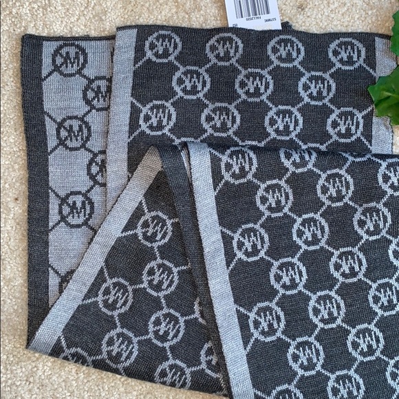 🆕 Michael Kors Scarf - Picture 2 of 2